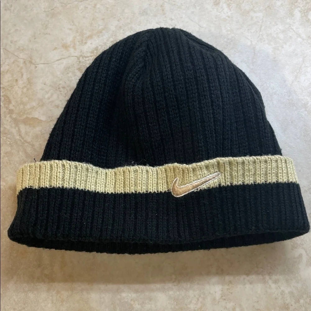 Nike Washington Huskies Beanie Hat Black Knit OS Embroidered W Logo Football